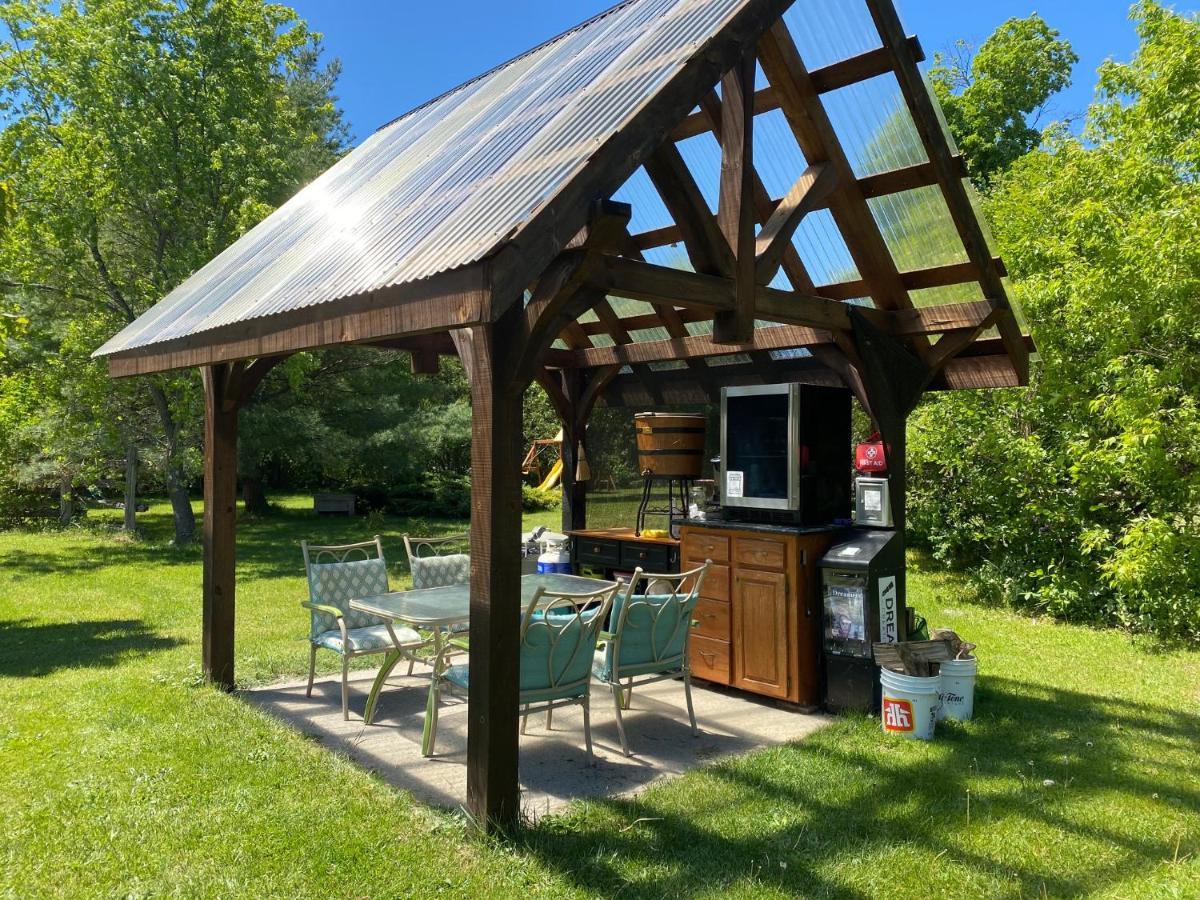 Dreamers Writing Farm, 3 Wooded Acres, Hepworth Sauble Beach Exterior photo